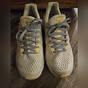 On Cloud Womens Cloud 5 Running Shoes white and limelight